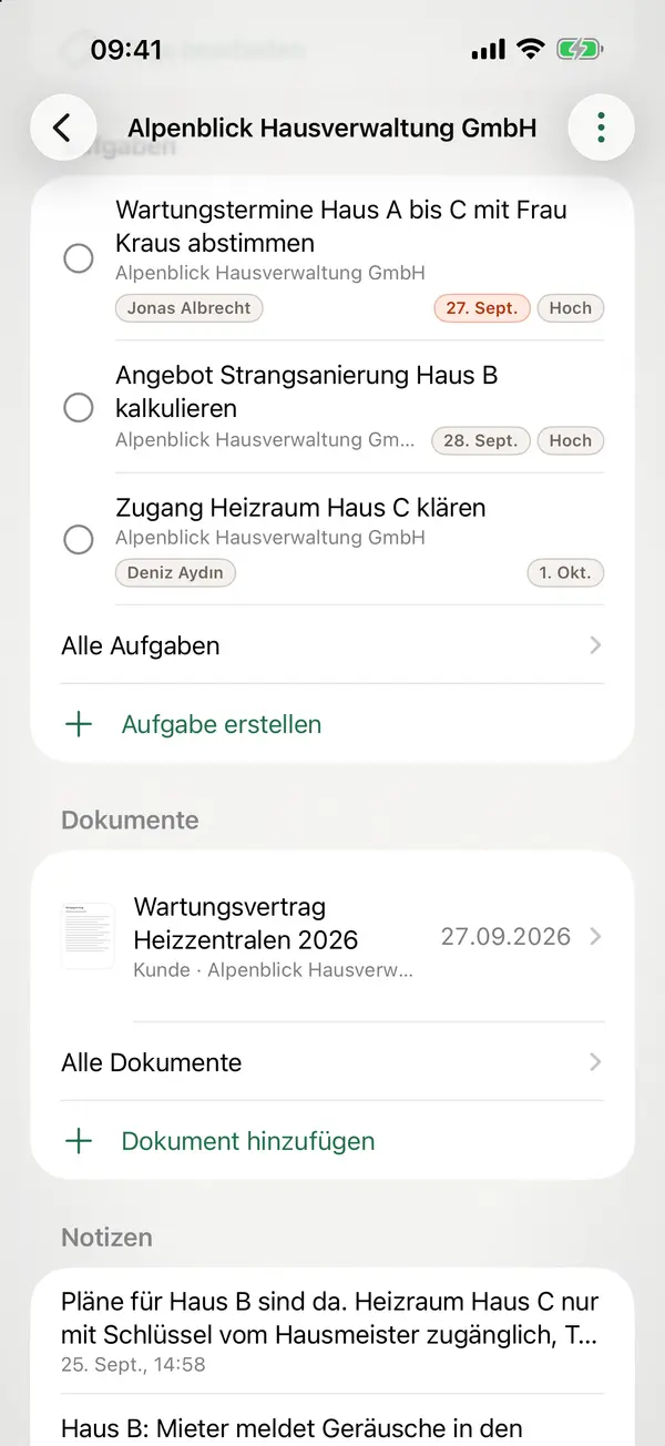 miphu auf dem iPhone: der Kunde Alpenblick Hausverwaltung GmbH mit seinen offenen Aufgaben, einem Wartungsvertrag und datierten Notizen
