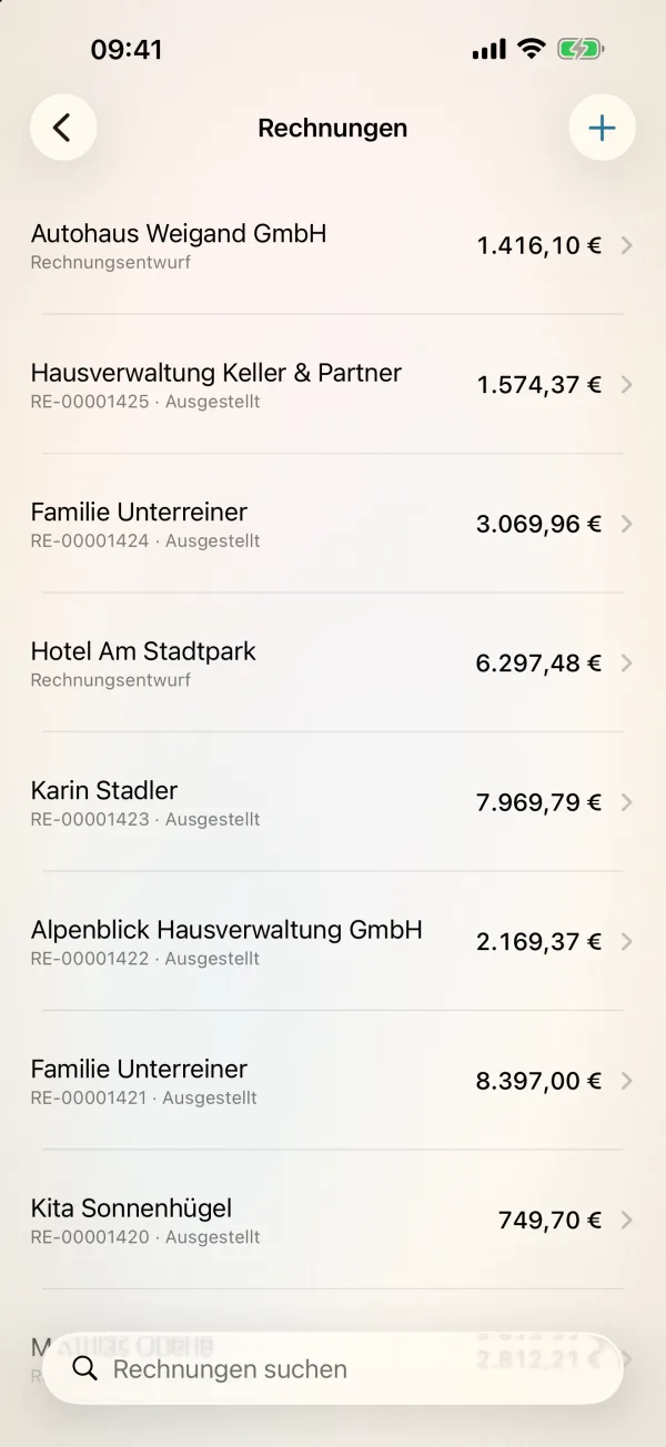 miphu auf dem iPhone: die Rechnungsliste mit Kunden, Nummern, Status und Beträgen