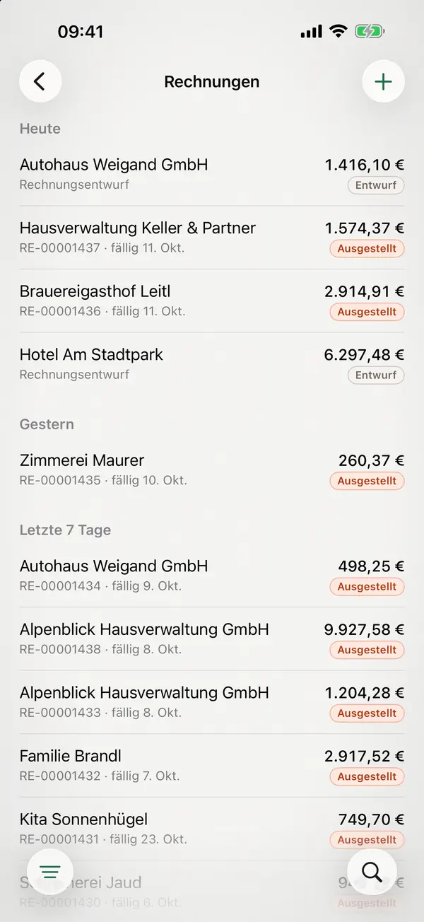 miphu auf dem iPhone: die Rechnungsliste mit Entwürfen und ausgestellten Rechnungen, Nummern, Kunden und Beträgen