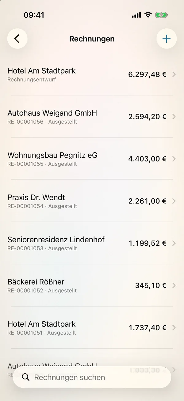 miphu auf dem iPhone: die Rechnungsliste mit Nummern, Status und Beträgen