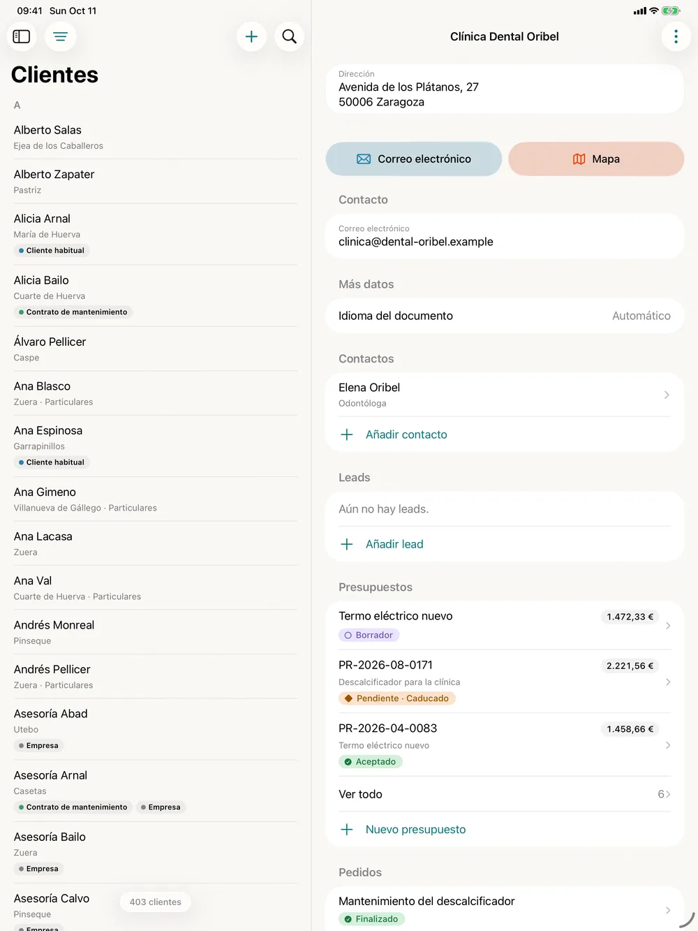 miphu en iPad: la lista de clientes junto al cliente abierto Clínica Dental Oribel, con dirección, contacto y sus presupuestos con su estado