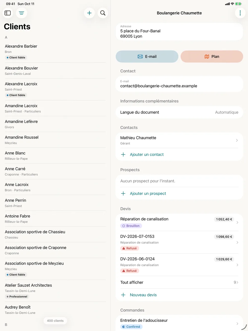 miphu sur iPad : la liste des clients à côté du client ouvert Boulangerie Chaumette, avec adresse, contact et ses devis avec leur statut