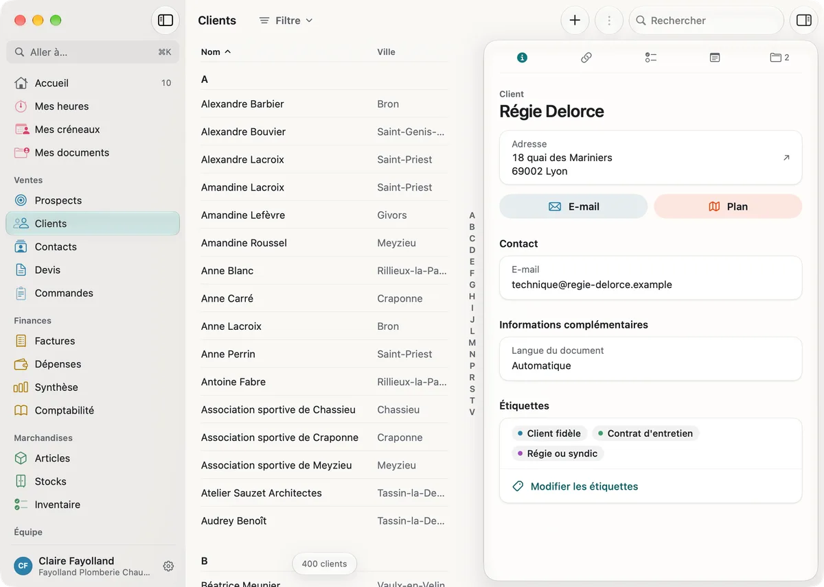 miphu sur Mac : la liste des clients de A à Z avec la ville, et à côté la Régie Delorce avec son adresse, les boutons E-mail et Plan, l’e-mail de contact et les étiquettes