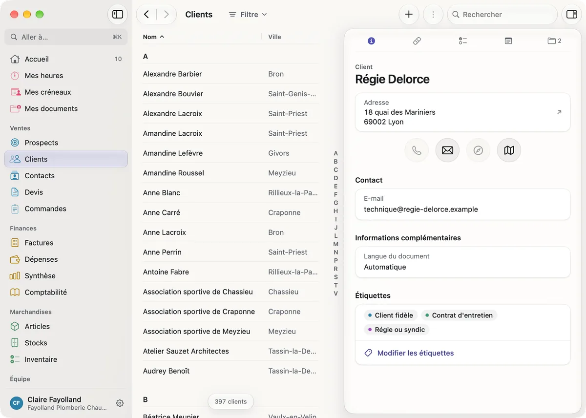 miphu sur Mac : la liste des clients de A à Z avec la ville, et à côté la Régie Delorce avec son adresse, les boutons E-mail et Plan, l’e-mail de contact et les étiquettes