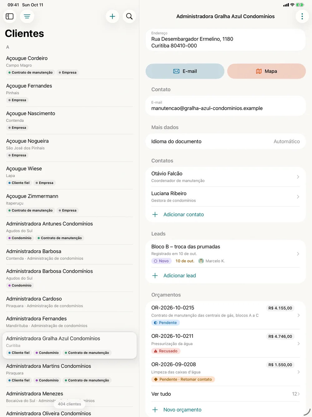 miphu no iPad: a lista de clientes ao lado do cliente aberto Administradora Gralha Azul Condomínios, com endereço, contatos, um lead e seus orçamentos com o status